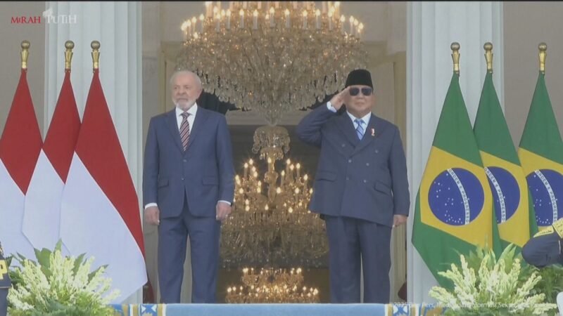 Lula chega ao Palácio Merdeka para reunião com o presidente da Indonésia