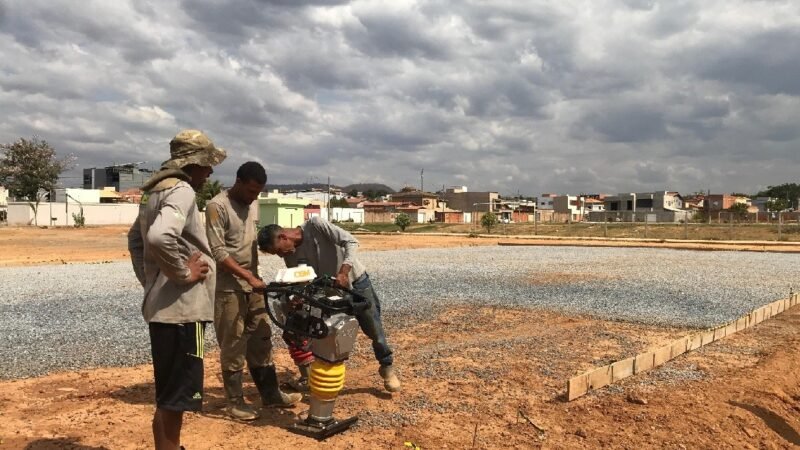 Prefeitura de Montes Claros constrói quadra no Canelas