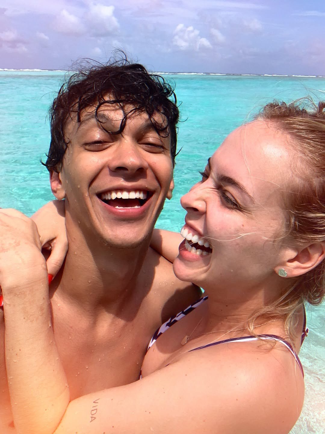 Youtuber Júlio Cocielo anuncia término do casamento com Tata Estaniecki Youtuber Júlio Cocielo anuncia término do casamento com Tata Estaniecki