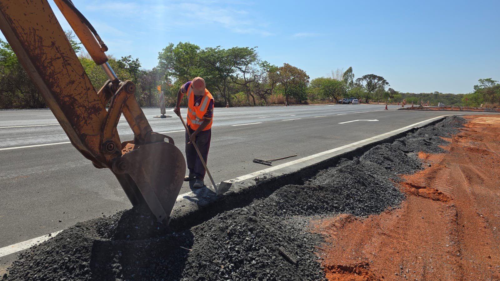 Prefeitura de Montes Claros constrói trevo de acesso ao distrito de Pedra Preta