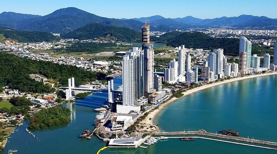 Com mais de 117 mil habitantes, Camboriú é polo de desenvolvimento no Litoral Norte