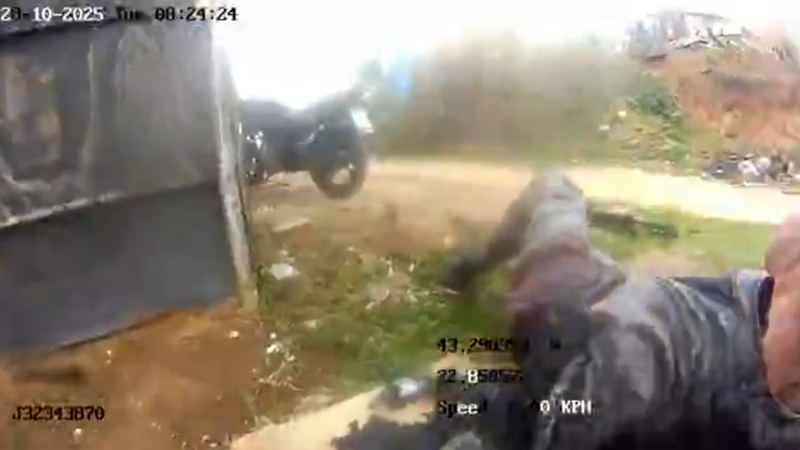 ‘Me ajuda, irmãozão?’: câmera corporal mostra corrida para salvar policial atingido por 3 tiros e carregado em lona; veja vídeo