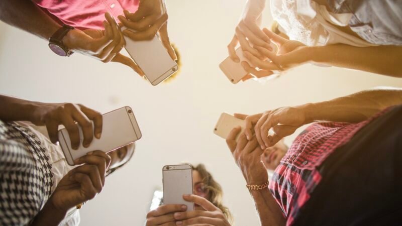 Usuários acreditam ser ‘viciados’ no Instagram, mas só 2% têm sintomas clínicos; estudo revela por que percepção exagerada faz mal