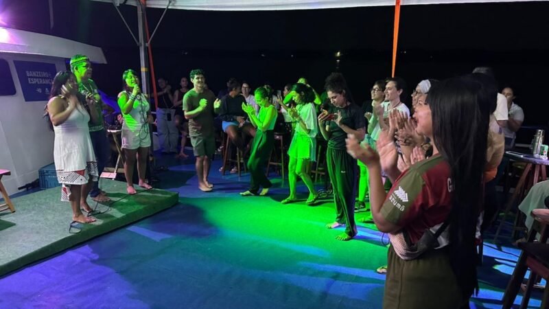 VÍDEO: Ritual indígena de proteção marca partida do ‘Banzeiro da Esperança’ de Manaus rumo à COP30