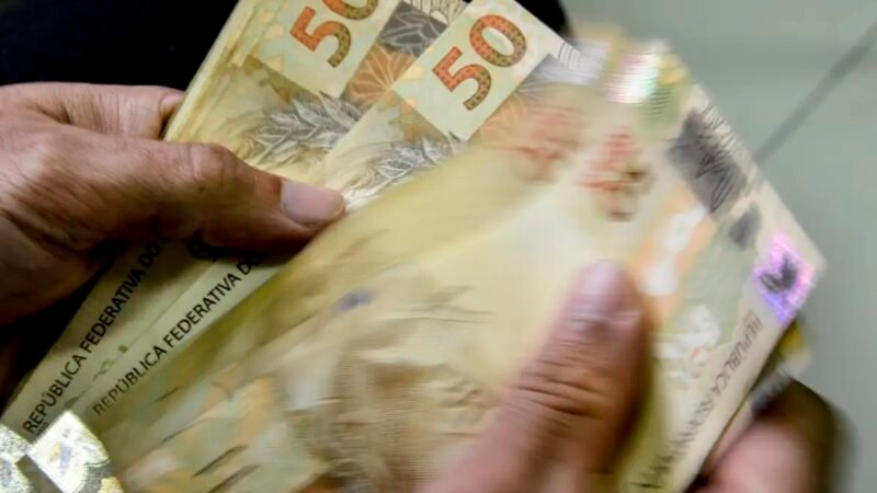 Vai receber 13º salário? Saiba quais são os prazos, valores e se tem direito