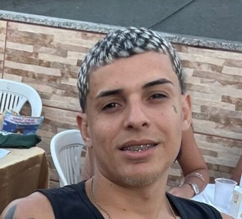 Rapaz é morto com tiro de fuzil após não obedecer ordem de parada da PM no Rio