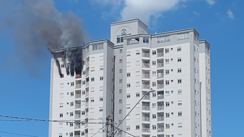 VÍDEO: veja como ficou andar do prédio após incêndio que matou três pessoas e pets no interior de SP