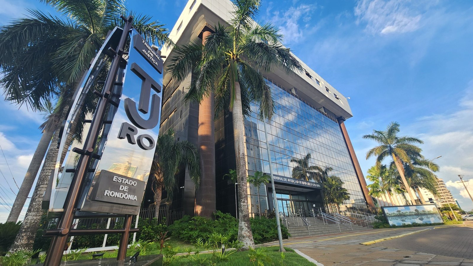 Juízes de Rondônia receberam, em um mês, o equivalente a quase 100 anos de salário mínimo