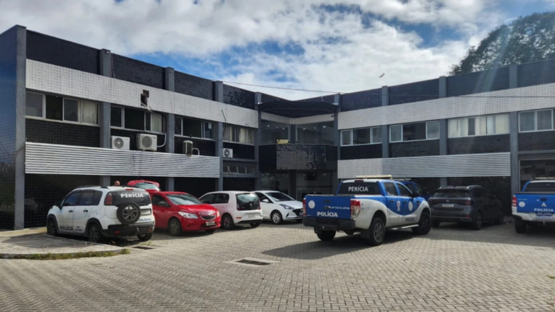 Idoso morre e outro fica ferido após batida entre motocicleta e carro em Feira de Santana