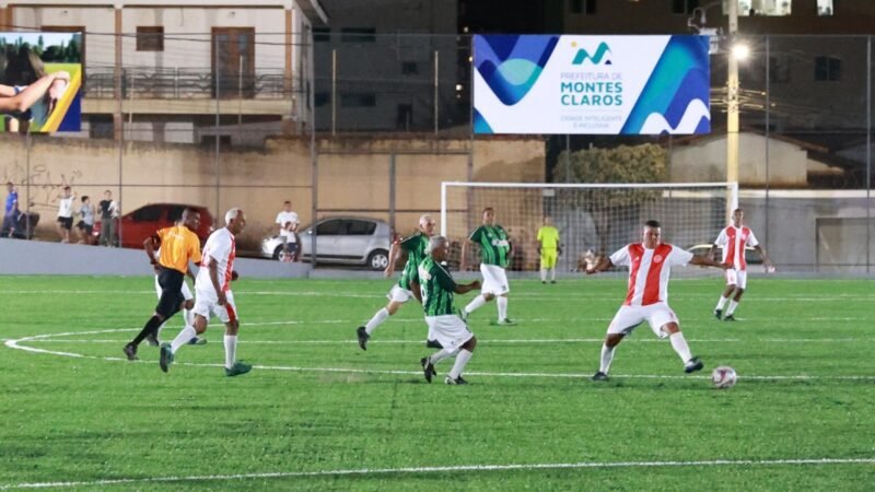 Prefeitura de Montes Claros inaugura campo com gramado sintético