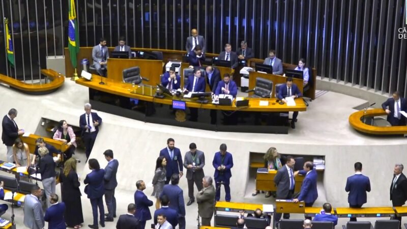 Câmara aprova texto-base de projeto que estabelece regras para comitê gestor da reforma tributária