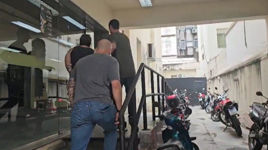 Polícia prende homem por violência doméstica contra a mãe em Copacabana