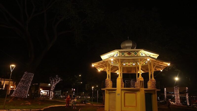 Com abertura da Casa do Papai Noel, primeira etapa da iluminação de Natal em Uberlândia é acionada nesta sexta