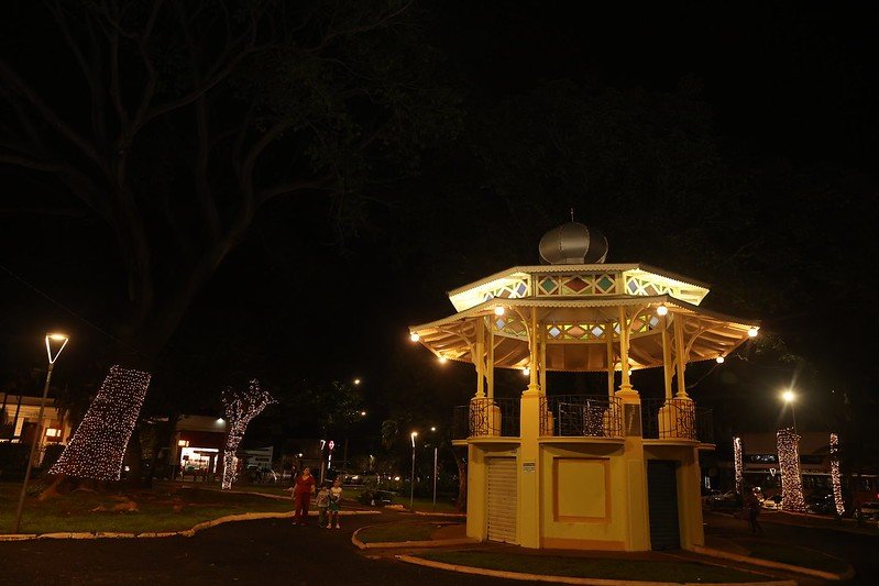 Com abertura da Casa do Papai Noel, primeira etapa da iluminação de Natal em Uberlândia é acionada nesta sexta