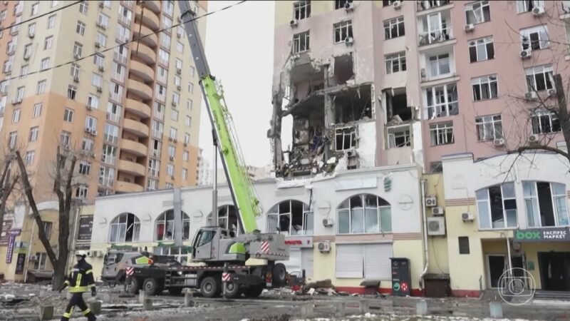 Na véspera de encontro entre Trump e Zelensky, Rússia faz um dos maiores ataques contra Ucrânia desde início da guerra