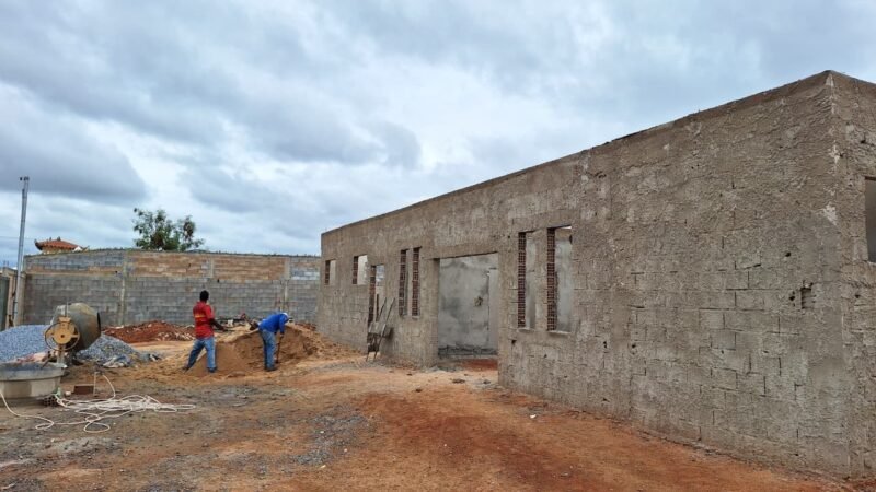 Prefeitura de Montes Claros constrói novo posto de saúde no Guarujá