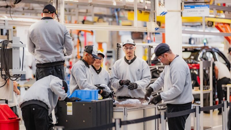 Sem zeladoria: UBS, praça e parque de Iracemápolis acumulam mato após prefeitura suspender contrato