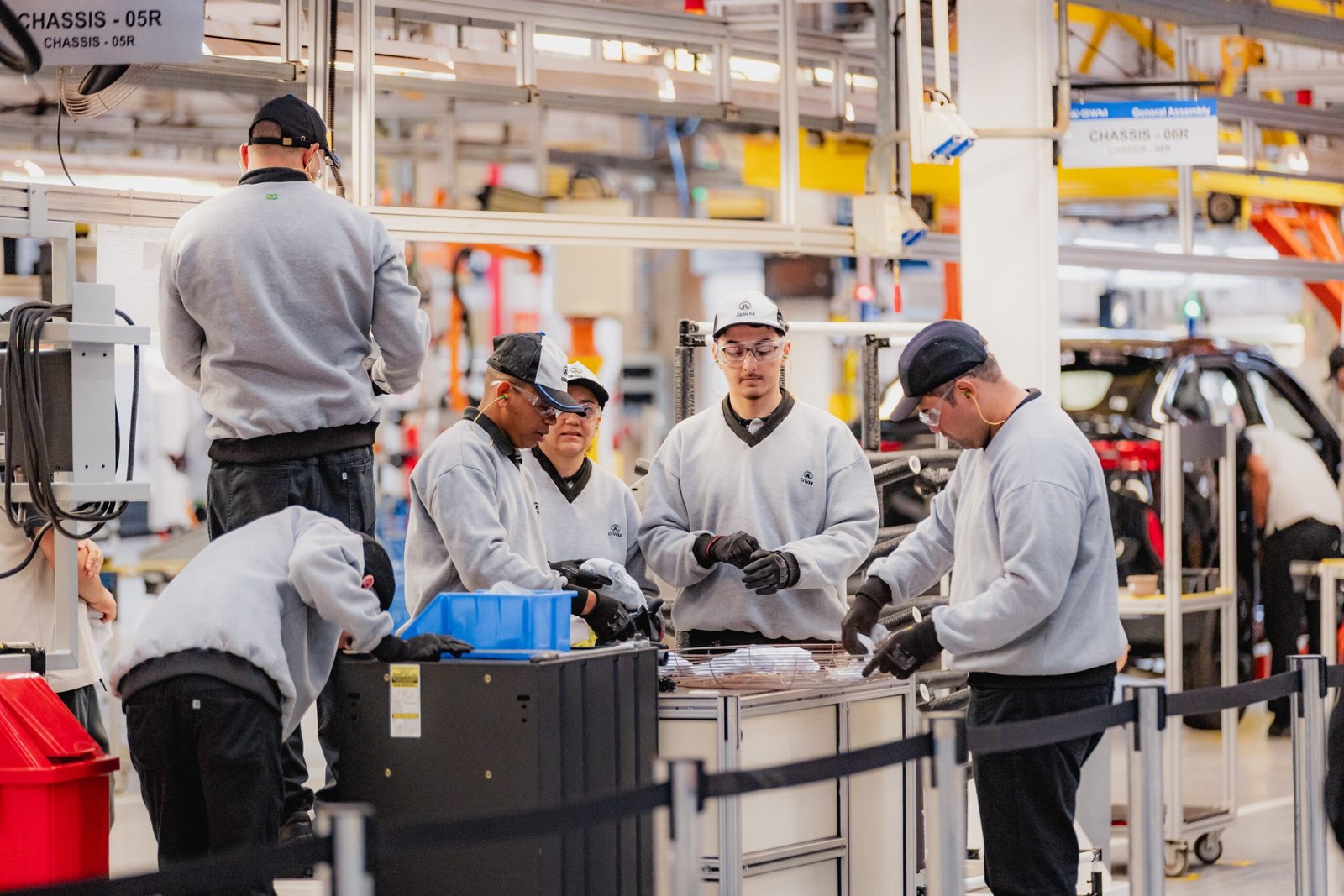 Sem zeladoria: UBS, praça e parque de Iracemápolis acumulam mato após prefeitura suspender contrato