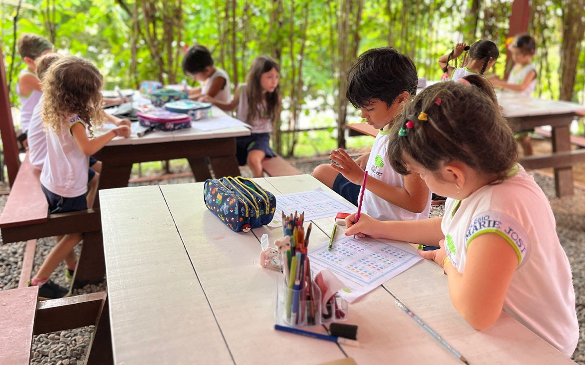 Festival celebra 20 anos do Colégio Marie Jost em vivência multicultural