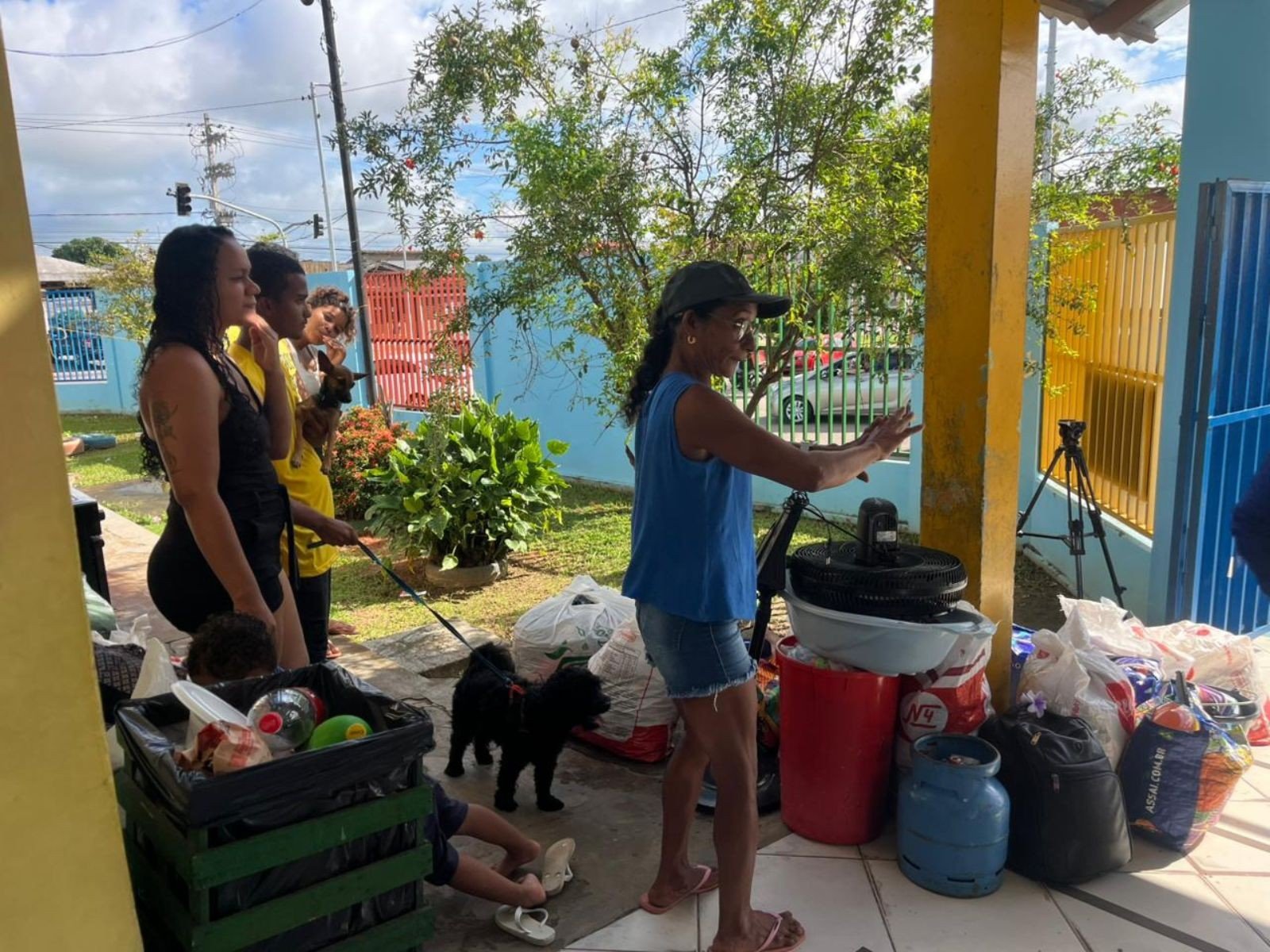 Mais de 100 famílias desabrigadas por conta das chuvas no AC começam a retornar para casa