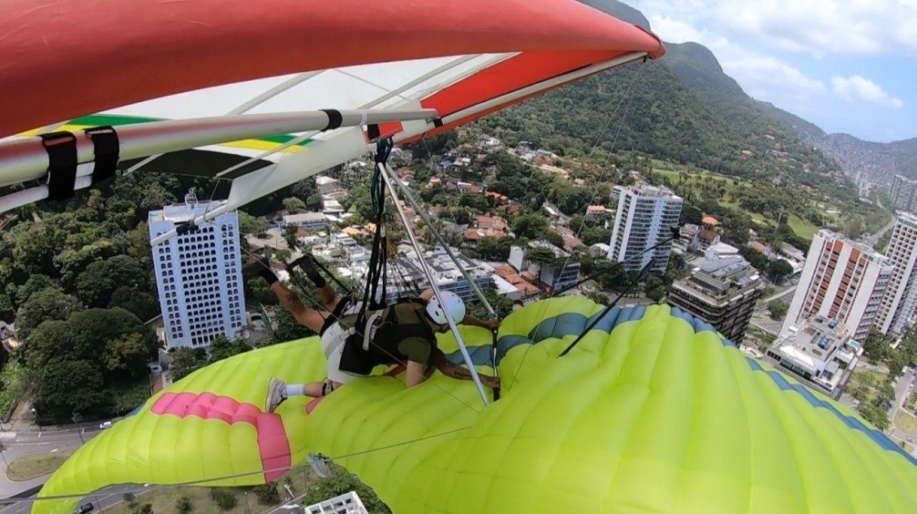 Instrutor de asa-delta envolvido na morte de Phil Haegler é indiciado por homicídio culposo