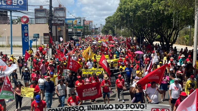 Manifestantes protestam em Natal contra PL da Dosimetria