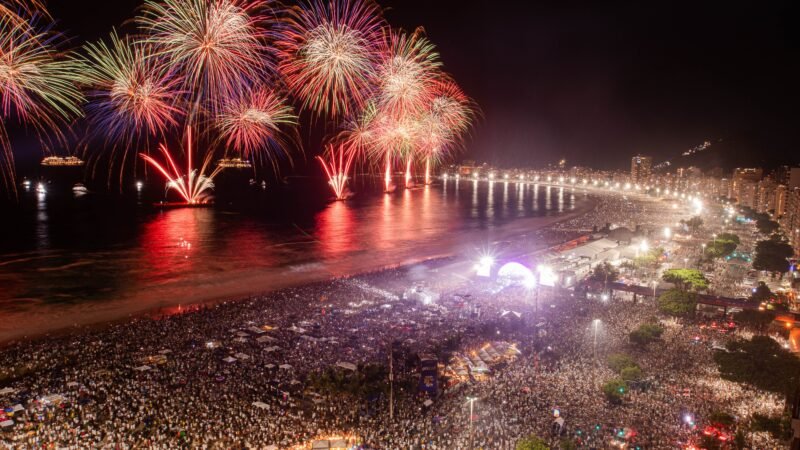 Vai chover na hora da virada? Veja como fica o tempo no último dia de 2025