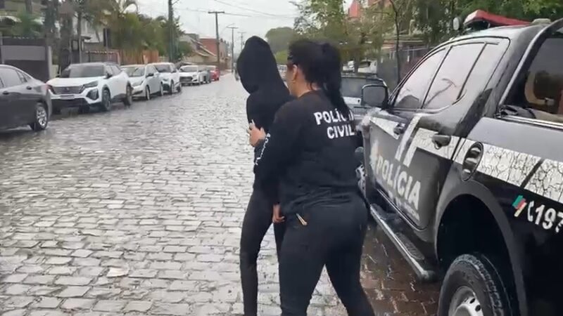 Mãe de criança de 2 anos que sofreu abusos sexuais do pai é presa por omissão em Canoas