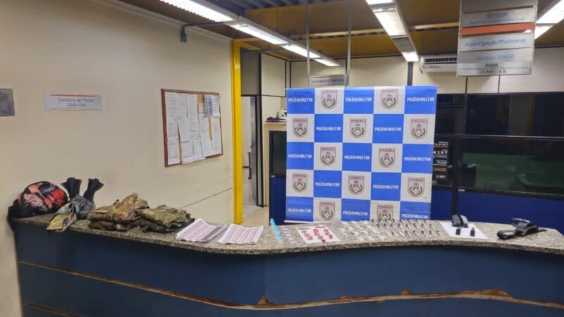 Armas e drogas são apreendidas em Barra Mansa