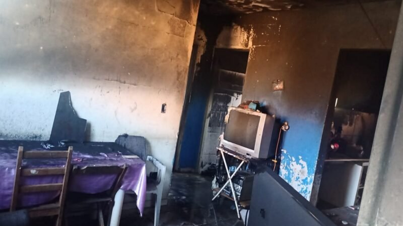 Incêndio destrói apartamento e faz prédio ser evacuado em Passos; FOTOS