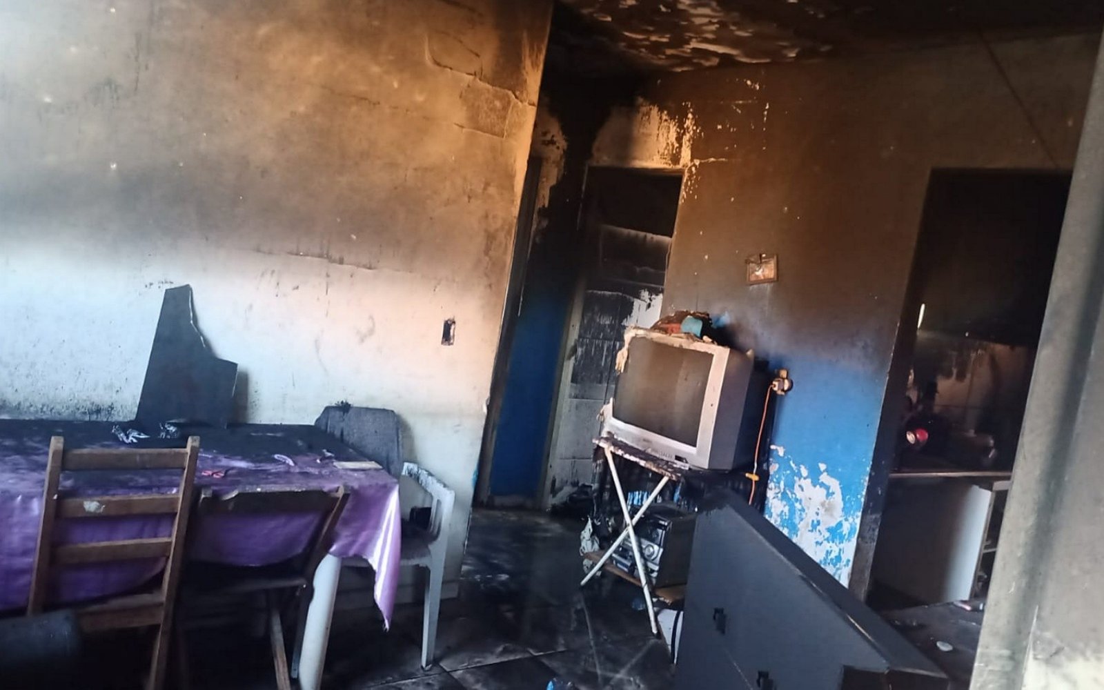 Incêndio destrói apartamento e faz prédio ser evacuado em Passos; FOTOS