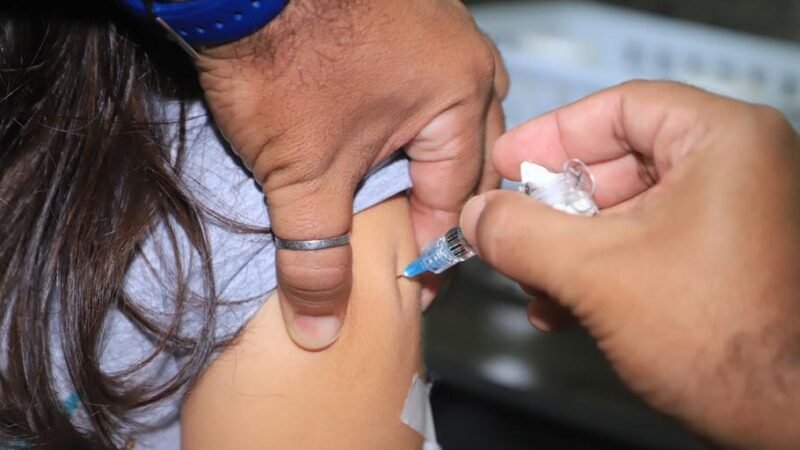 Várzea Grande (MT) disponibiliza vacina contra a dengue para público de 10 a 14 anos
