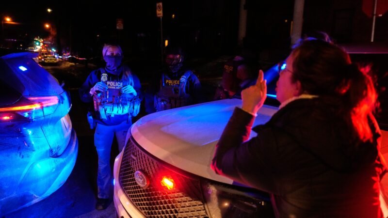 Imigrante é baleado na perna por agente de imigração em Minneapolis