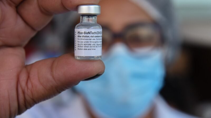 Cinco anos depois da primeira dose, como está a vacinação contra a Covid no Brasil?