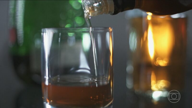 Por que o Brasil está bebendo menos?  – O Assunto #1641