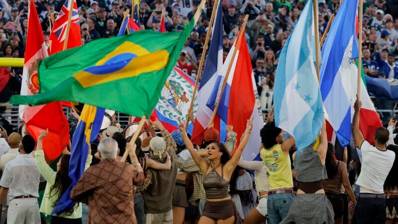 O que é América? ‘Professor’ Bad Bunny dá aula no Super Bowl e ensina lição básica de história e geografia