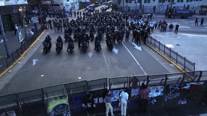 Argentina tem nova greve em dia de discussão sobre redução de maioridade penal e reforma trabalhista no Congresso