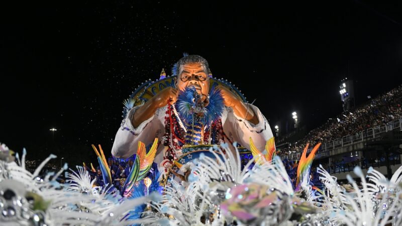 Apuração define campeã do carnaval do Rio nesta quarta, e metade das notas será descartada; entenda