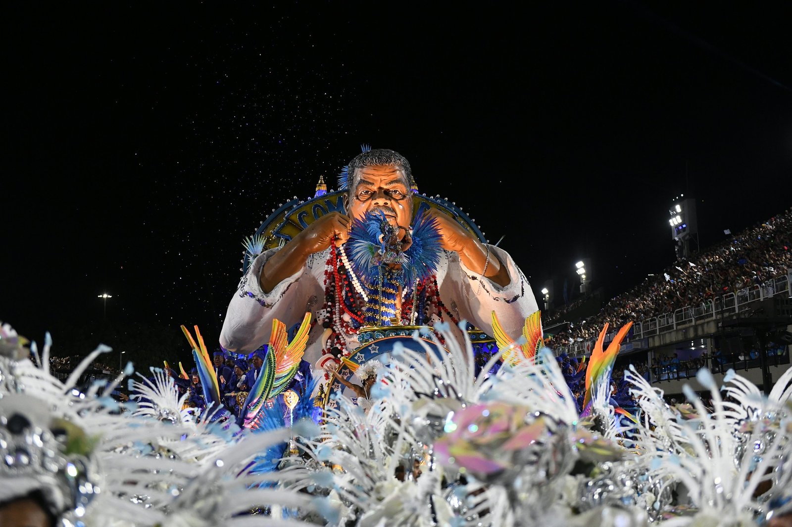 Apuração define campeã do carnaval do Rio nesta quarta, e metade das notas será descartada; entenda