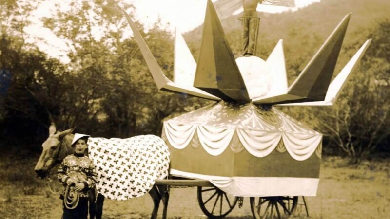 Antes dos trios e sambódromos: conheça os carros de mutação, tradição do passado do carnaval de Florianópolis e única no Brasil