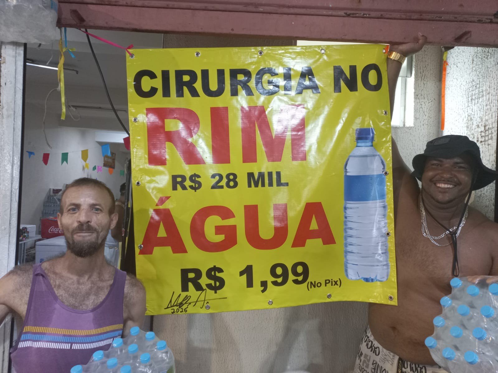 Do banheiro ‘mais cheiroso do carnaval’ a placas bem-humoradas: veja estratégias para fazer foliões gastarem no carnaval do Recife; VÍDEO