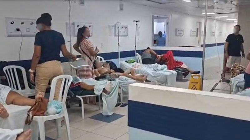 Com ar-condicionado sem funcionar, acompanhantes abanam pacientes em sala de medicação do HGF; vídeo