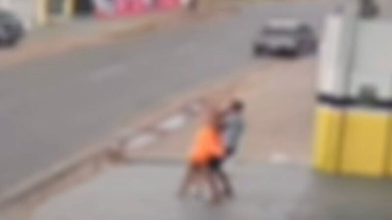 Mulher tenta atear fogo em revendedora de carros, agride funcionários e é presa em Boa Vista