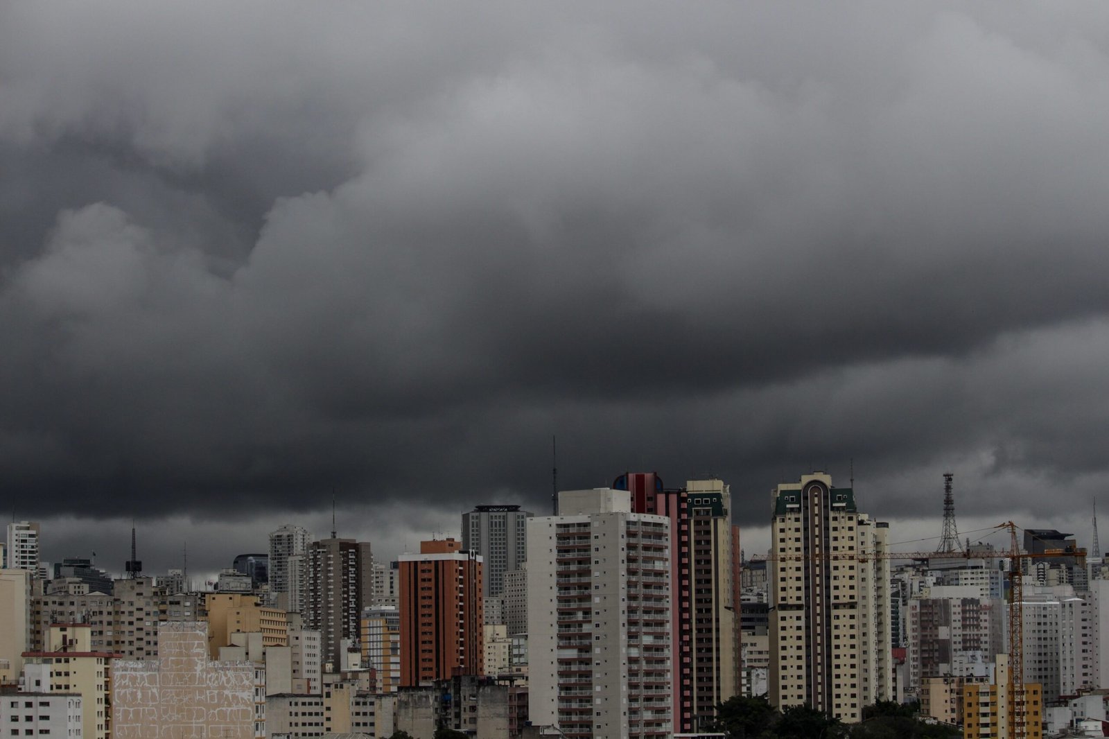 Frente fria avança no Sul e mantém chuva em várias regiões do Brasil nesta quarta