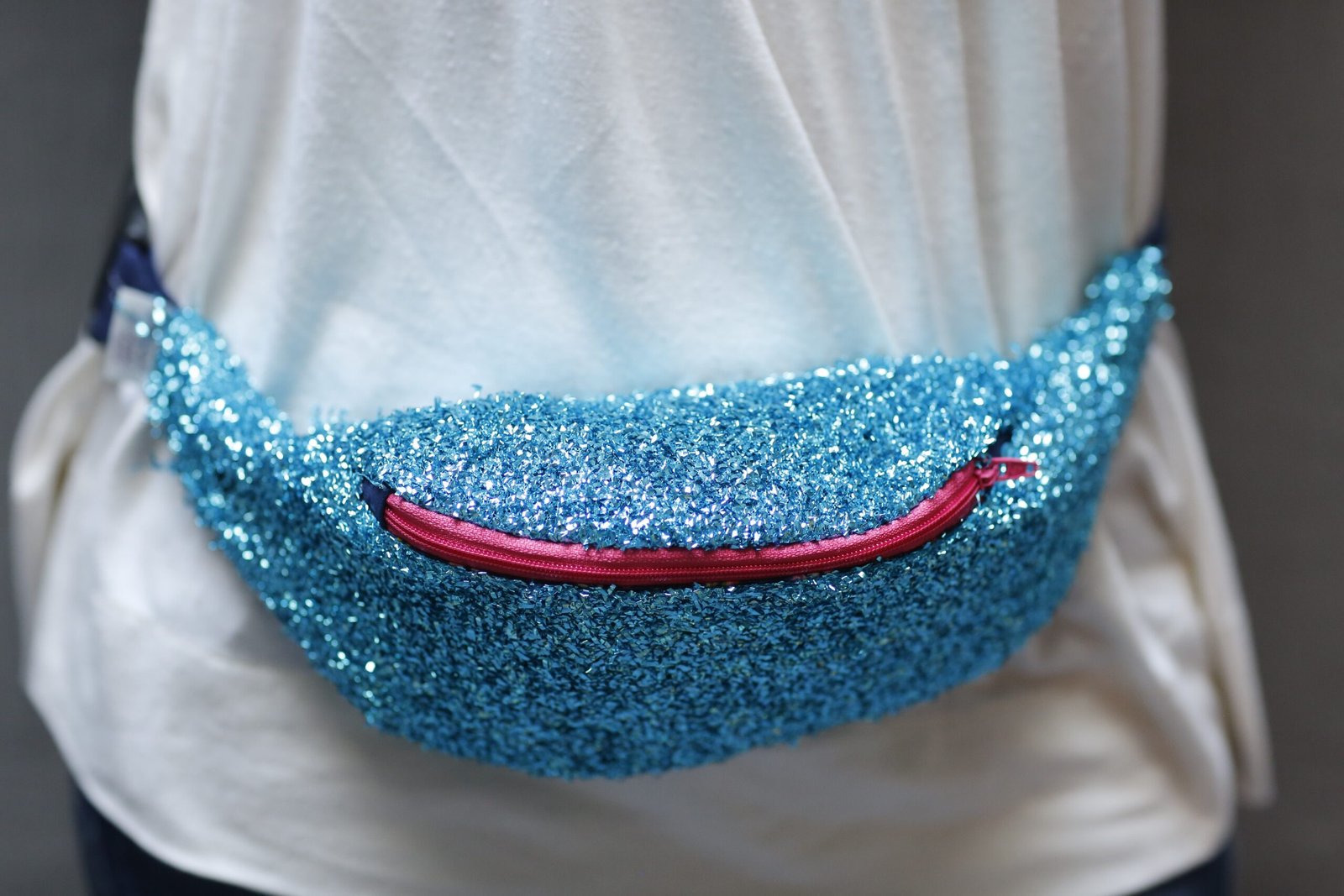 Confira dicas do que levar na pochete ou doleira e o que evitar para não passar perrengue no carnaval