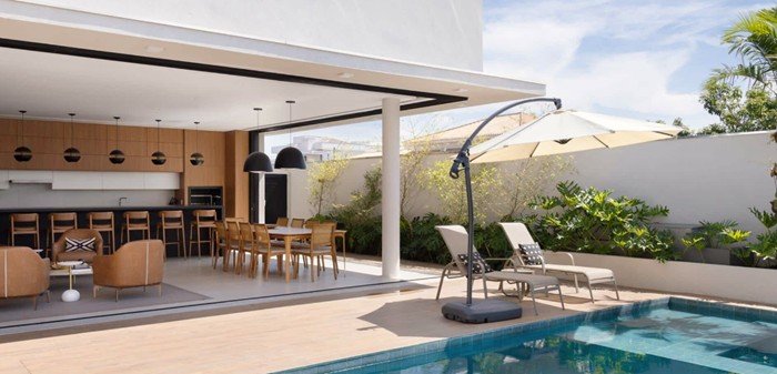 Como escolher o piso ideal para áreas externas no verão