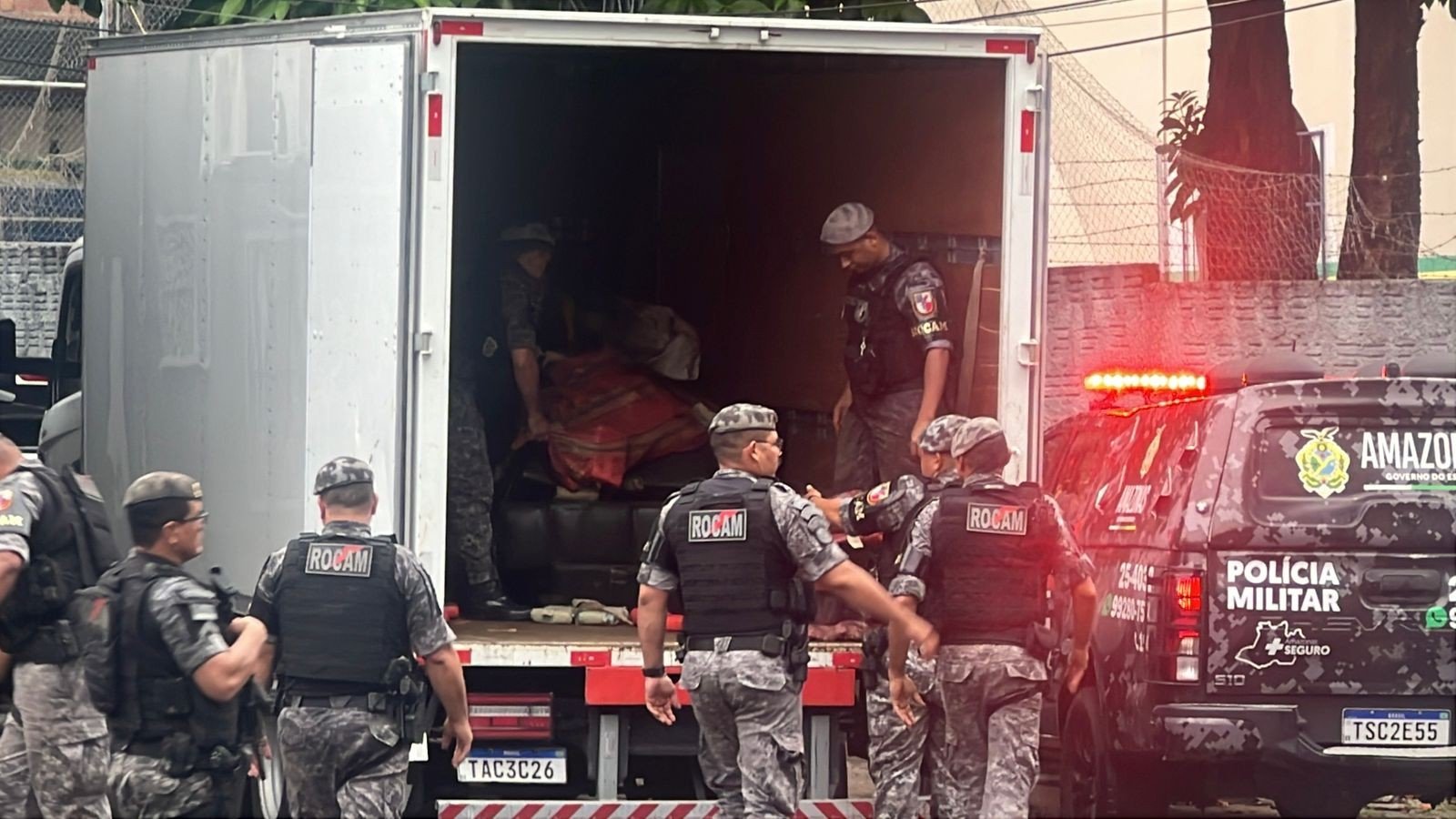 PMs presos por tráfico foram detidos quando desembarcavam três toneladas de drogas de lancha em Manaus