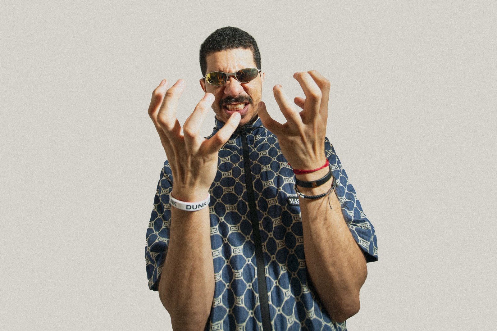 DJ Mu540 leva funk à Índia e descobre conexão com a música de lá: ‘Nós é tudo a mesma fita’