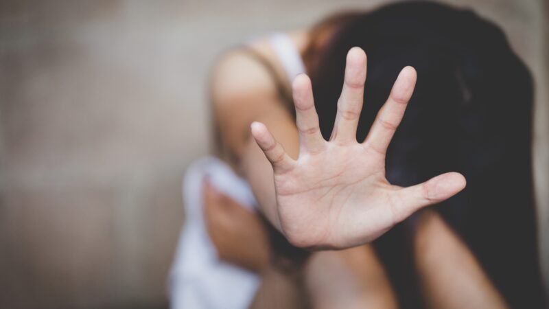 Estupro coletivo contra menores: principais vítimas são meninas adolescentes