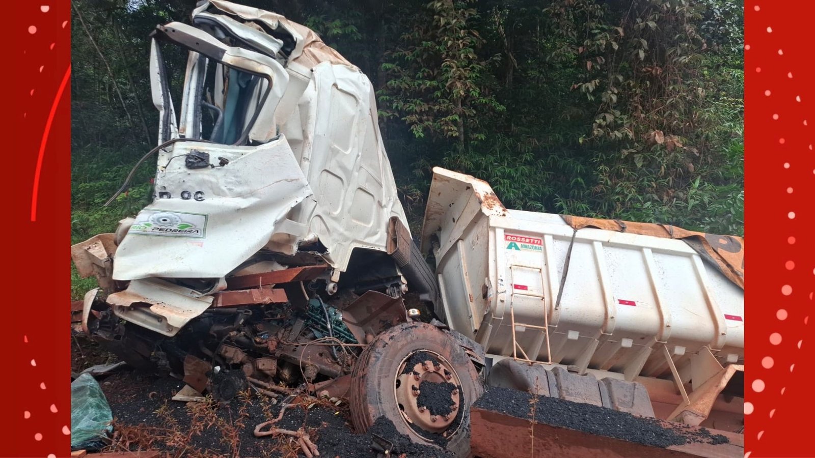 Caminhões colidem na BR-156 em Laranjal do Jari, no Sul do Amapá